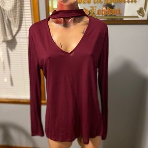 Choker v-neck shirt